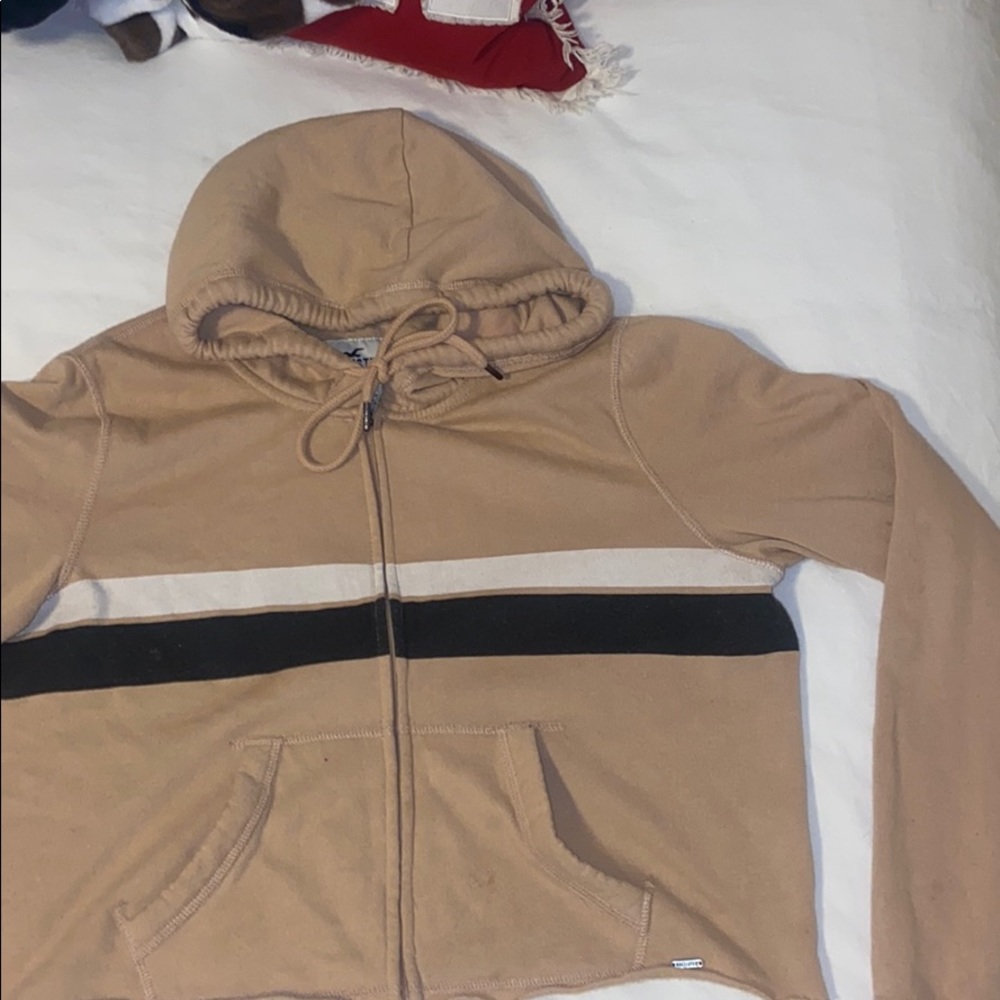 HOLLISTER cropped tan zip-up hoodie